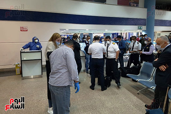 العائدين من الخارج بمطار مرسي علم (1)