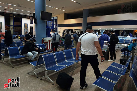 العائدين من الخارج بمطار مرسي علم (10)