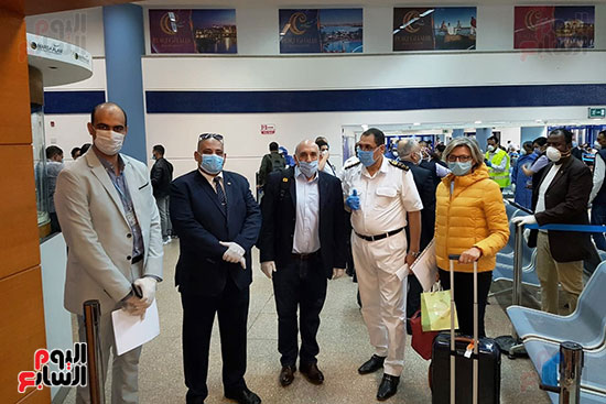 العائدين من الخارج بمطار مرسي علم (4)