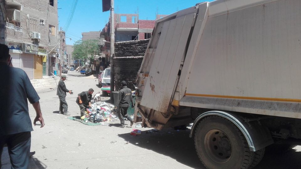 حملات النظافة اليومية بمدينة إسنا