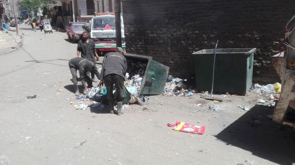 رفع المخلفات بمدينة إسنا