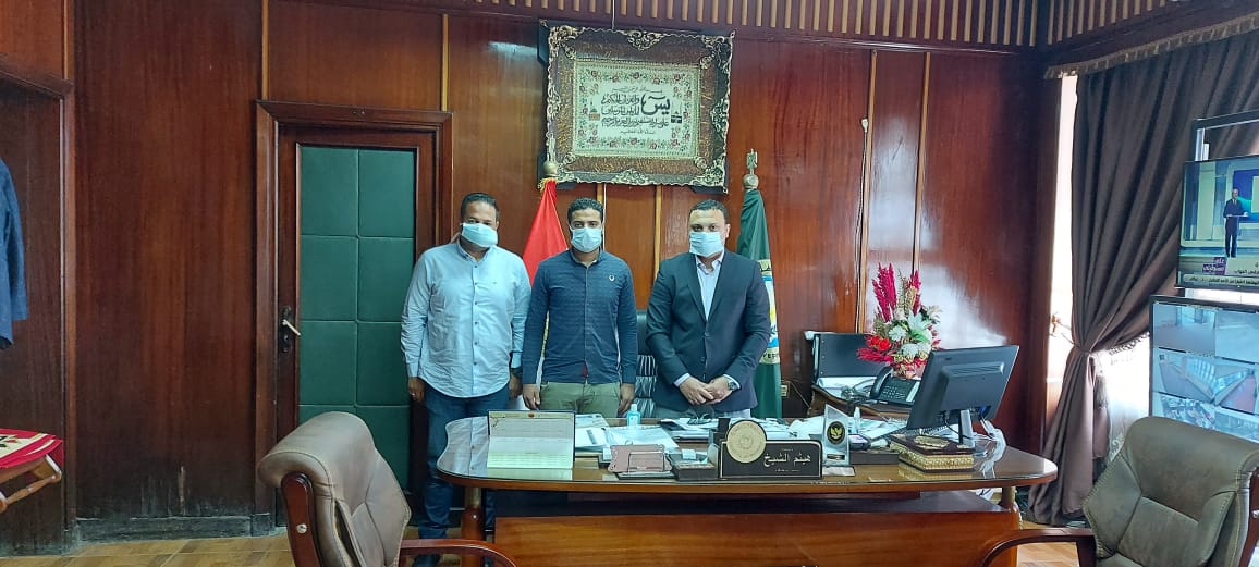 نائب محافظ الدقهلية يستقبل سائق المنسى  (2)