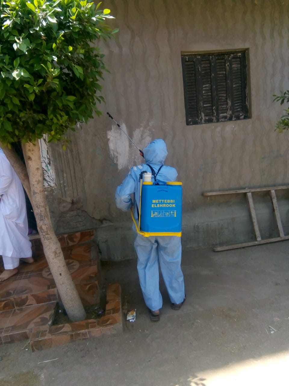 رش وتطهير الشوارع والمنشآت (10)