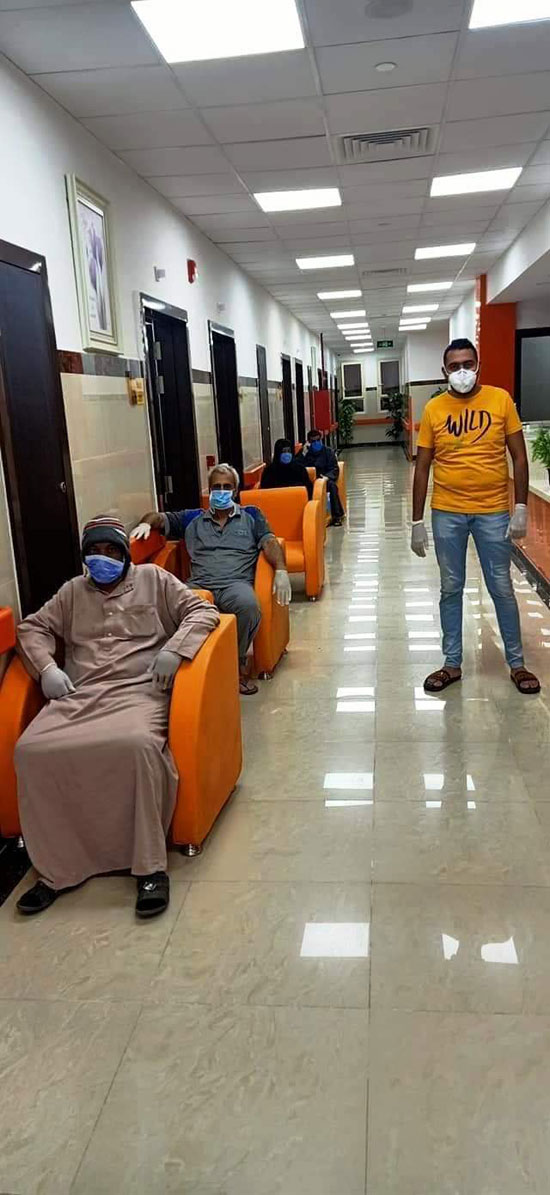 68575-مستشفى-العديسات-بالأقصر-تحتفل-بشفاء-أول-5-حالات-من-مصابى-كورونا-(2)