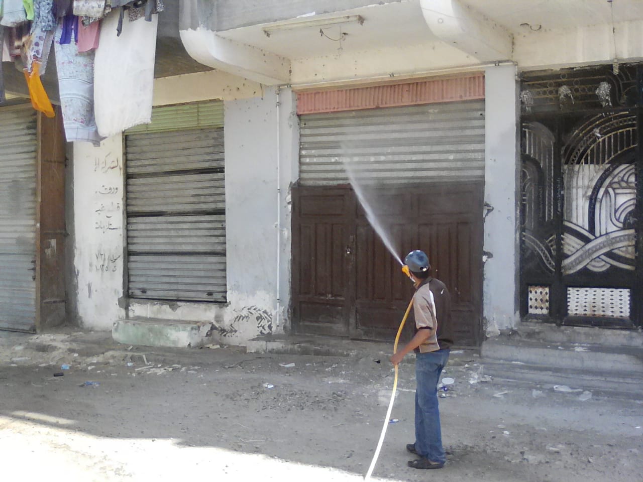 رش وتطهير الشوارع والمنشآت (7)