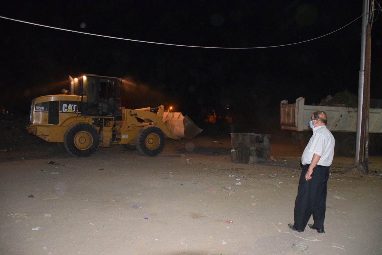 حملات النظافة الشاملة ليلاً بشوارع مدينة الأقصر حملات النظافة الشاملة ليلاً بشوارع مدينة الأقصر