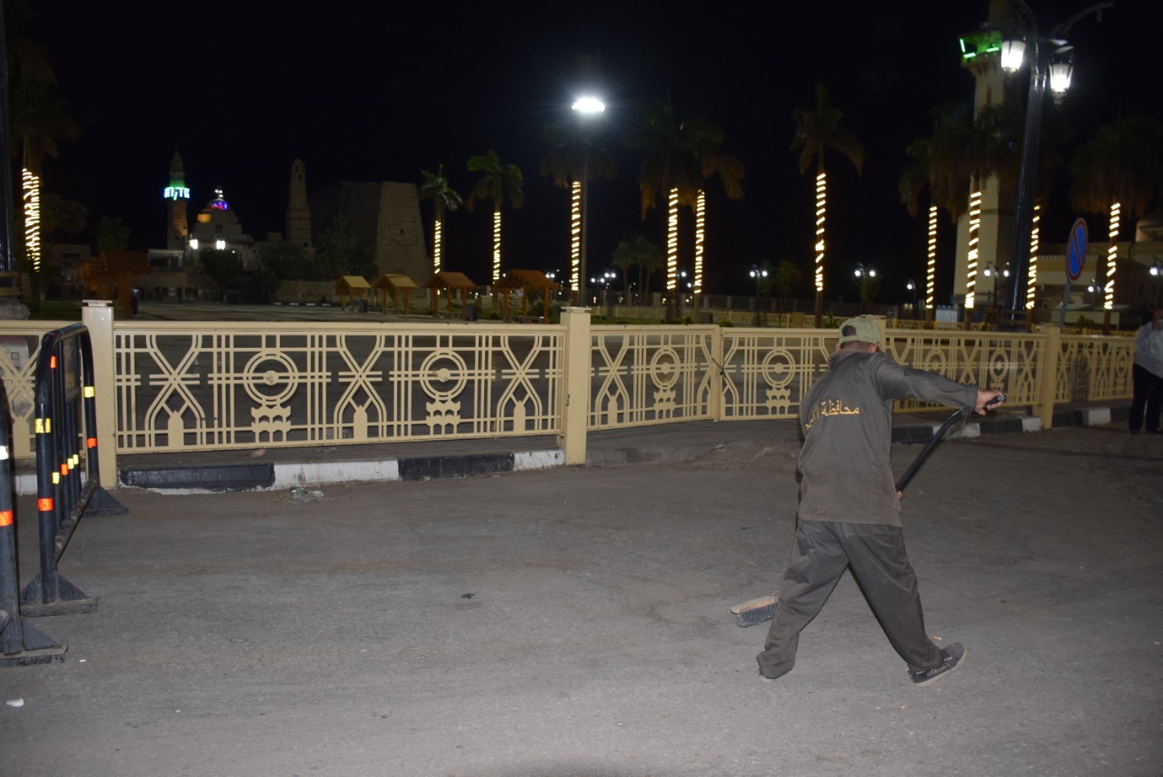 تجميل ورفع القمامة بميدان أبو الحجاج تجميل ورفع القمامة بميدان أبو الحجاج