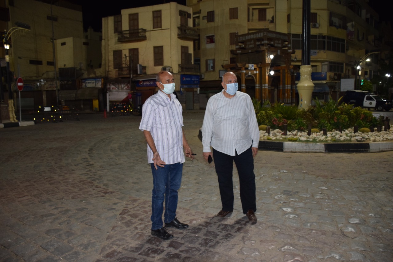 سكرتير مساعد الأقصر يتابع حملات النظافة الشاملة ليلاً سكرتير مساعد الأقصر يتابع حملات النظافة الشاملة ليلاً