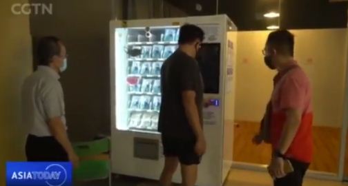 آلات لبيع كمامات مجانا في سنغافورة