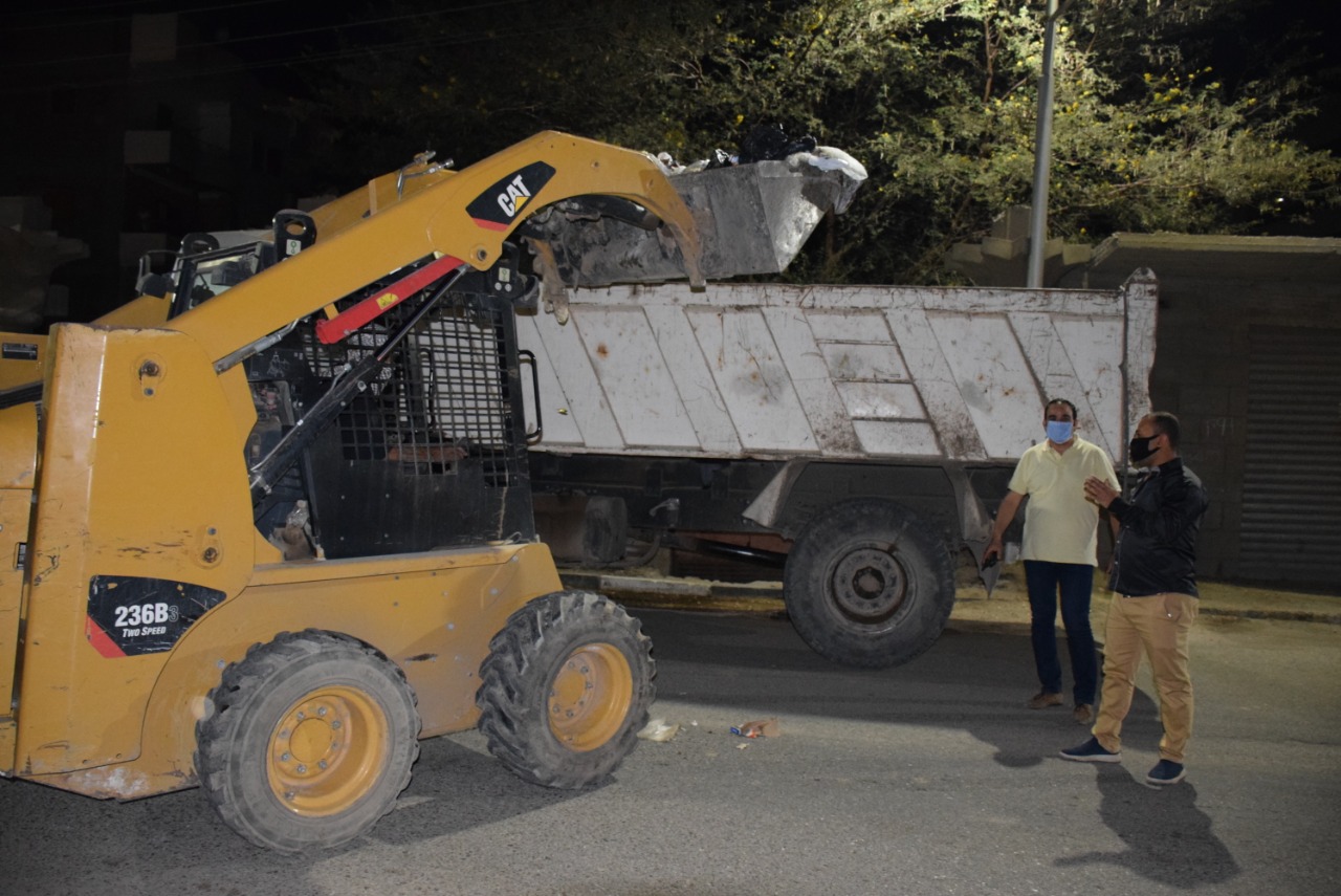 جانب من حملات النظافة ليلاً بشوارع الأقصر جانب من حملات النظافة ليلاً بشوارع الأقصر