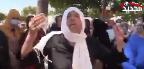 سيدة تونسية تهاجم راشد الغنوشي