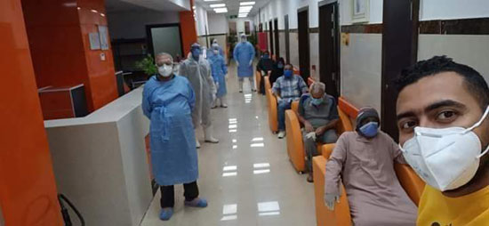 23790-مستشفى-العديسات-بالأقصر-تحتفل-بشفاء-أول-5-حالات-من-مصابى-كورونا-(1)