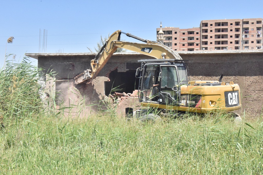 حملات ازالة مكبرة باسيوط (2)