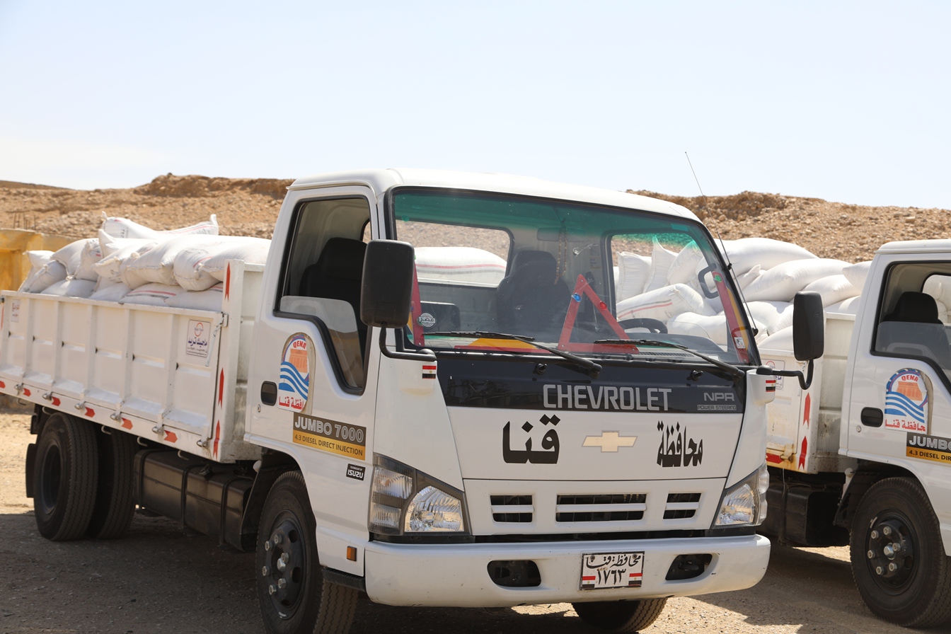 توريد القمح للشون والصوامع فى قنا (5)