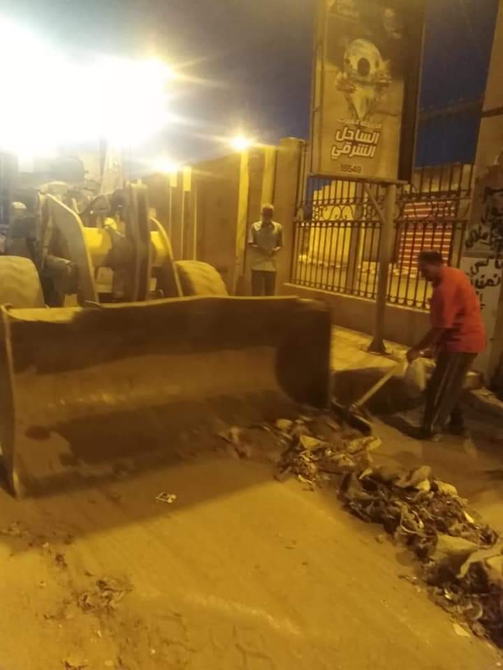 حى ثان المحلة الكبرى يشن حملات نظافة ليلية (2)