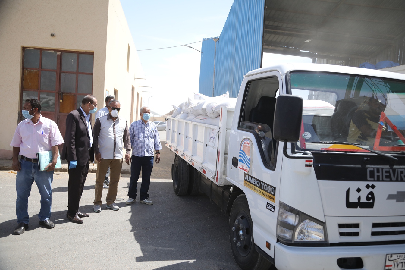 توريد القمح للشون والصوامع فى قنا (11)