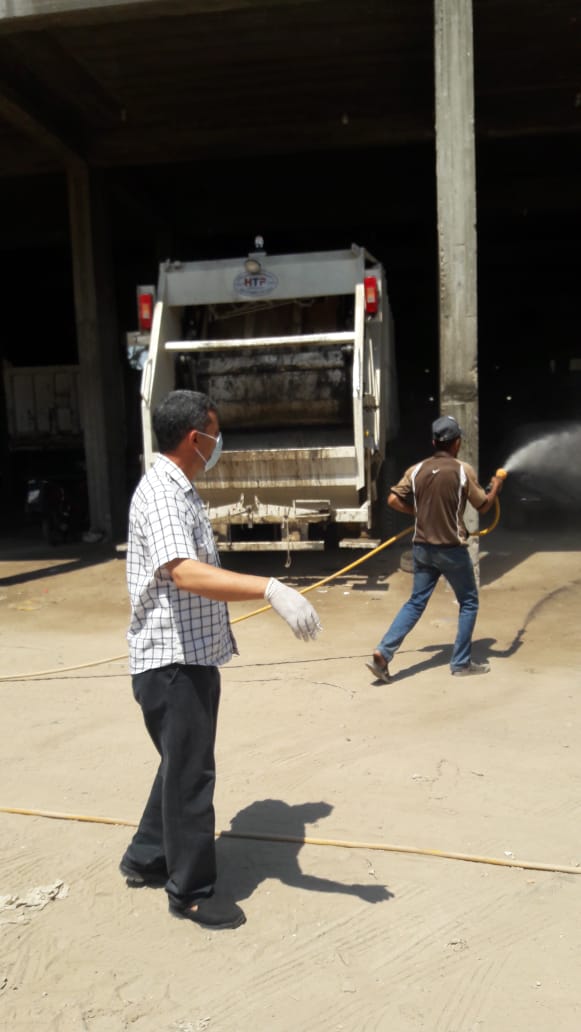 رش وتطهير الشوارع والمنازل بالبحيرة (4)