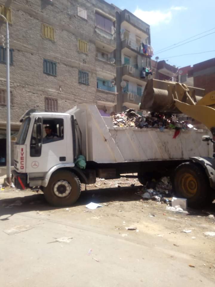 حى ثان طنطا يشن حملات نظافة وتعقيم بالشوارع (3)