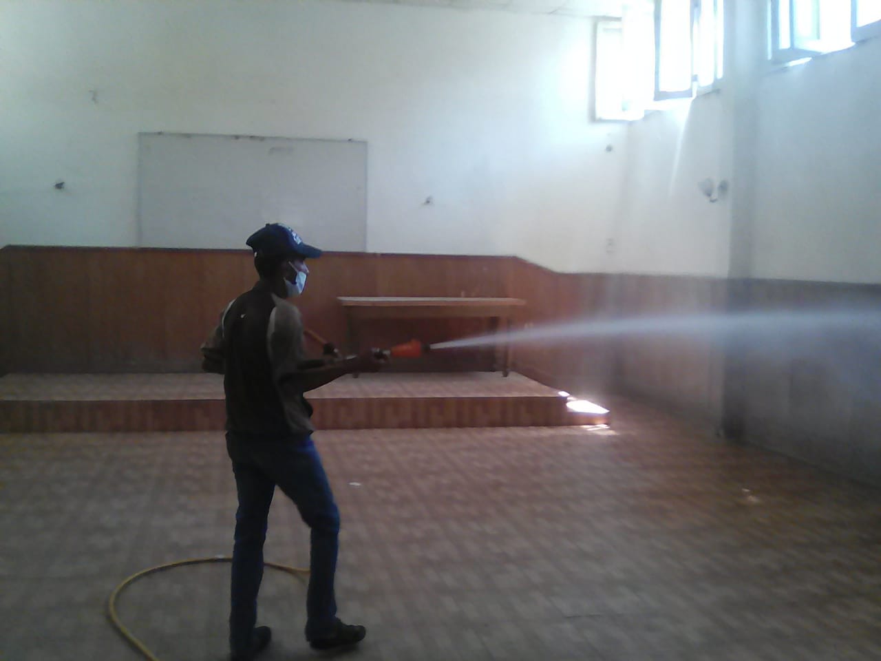 رش وتطهير الشوارع والمنشآت (6)