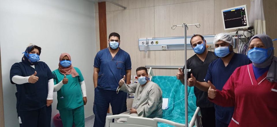 فرحة أطباء المستشفى بتعافى الحالات وشفاؤهم فرحة أطباء المستشفى بتعافى الحالات وشفاؤهم