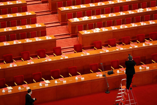 صور للمصورين قبل الجلسة الختامية للمجلس الوطنى لنواب الشعب الصينى فى بكين