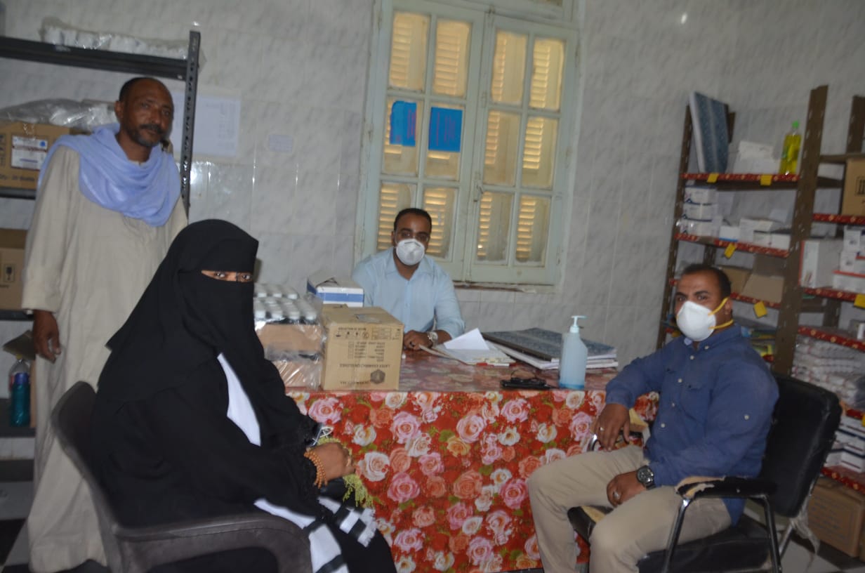 تجهيز فراشة وكمامات ومياه بمستشفى صدر إسنا (2)