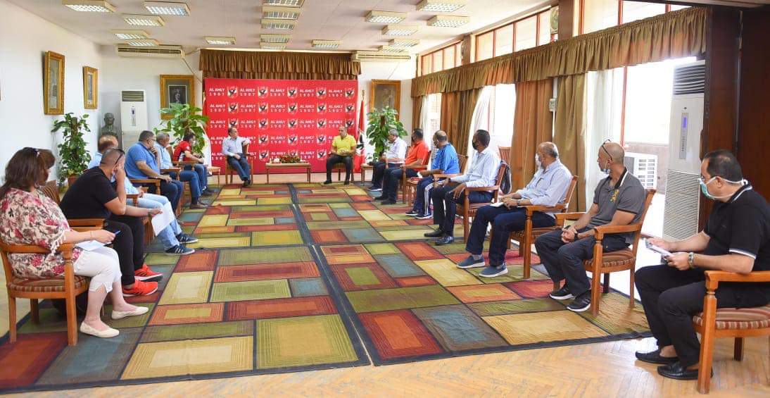 اجتماع محمد مرجان للأطمئنان على الأجراءات الاحترازية في الاهلي اجتماع محمد مرجان للأطمئنان على الأجراءات الاحترازية في الاهلي