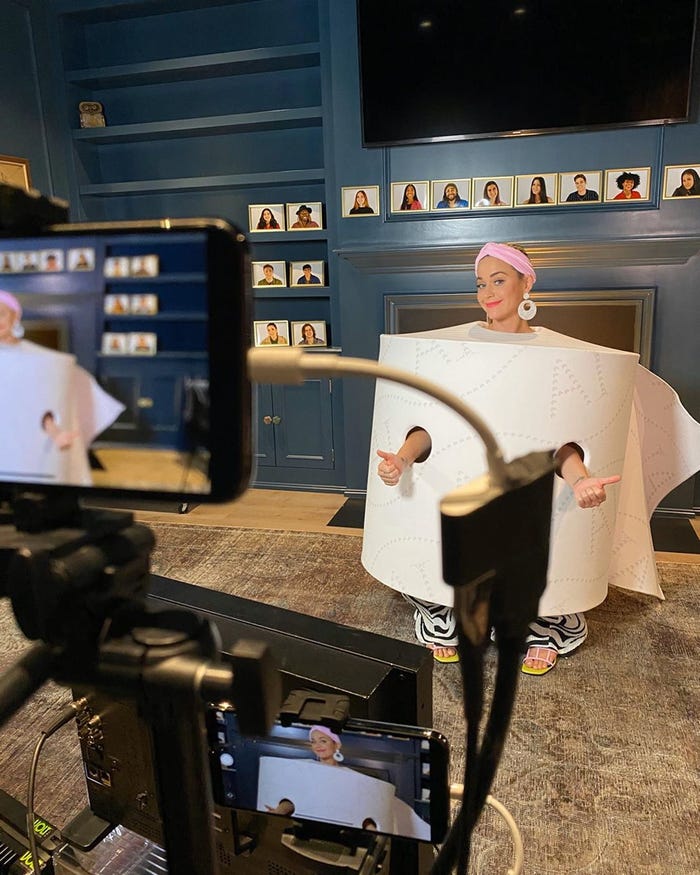 كاتى بيرى بإعلان أوراق مناديل