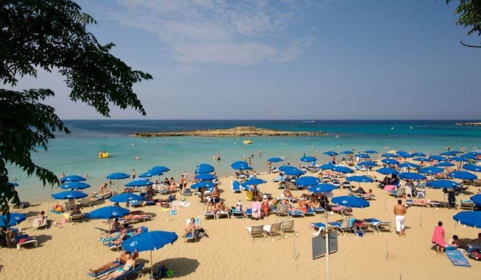 جانب من شواطئ لارنكا في قبرص