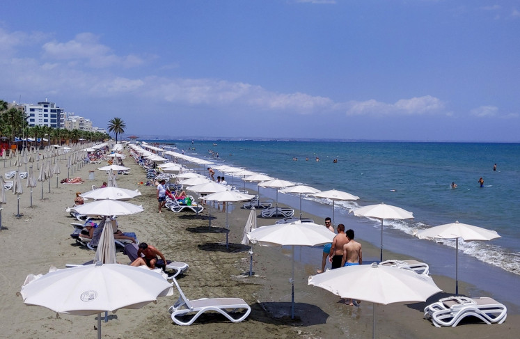شواطئ لارنكا في قبرص