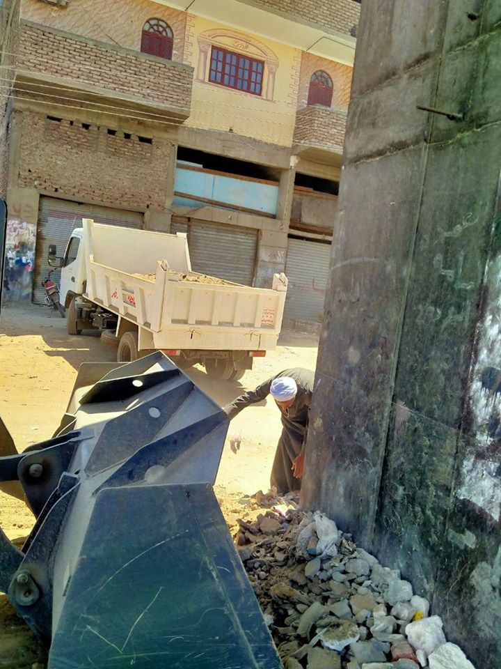 جانب من حملات النظافة اليومية بالبياضية جانب من حملات النظافة اليومية بالبياضية