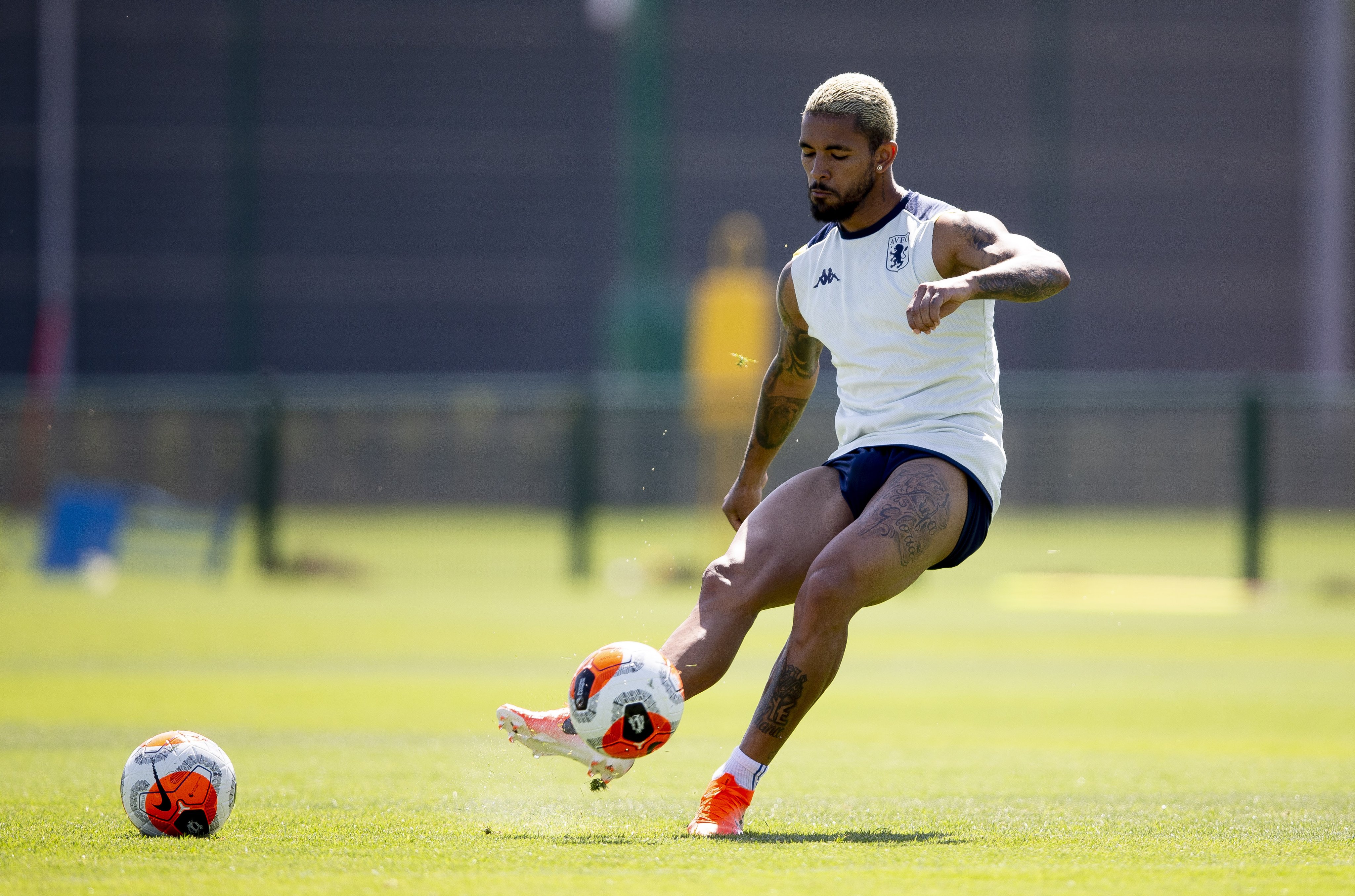 استون فيلا  (4)