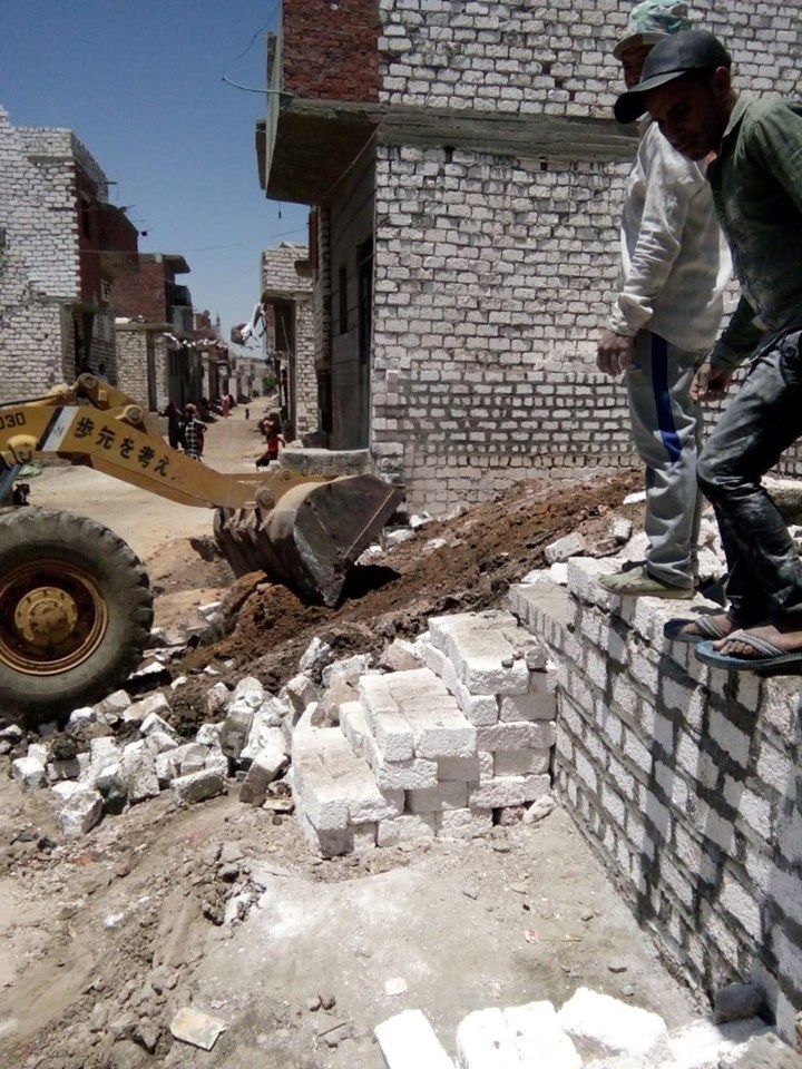 إزالة تعد بالبناء على أملاك الدولة بالمنيا (3)