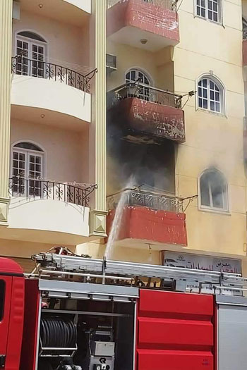 السيطرة على حريق بشقة سكنية فى الغردقة دون إصابات (4)