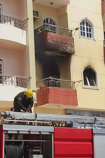السيطرة على حريق بشقة سكنية فى الغردقة دون إصابات (3)