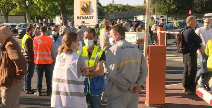 تجمهر موظفي رينو للسيارات