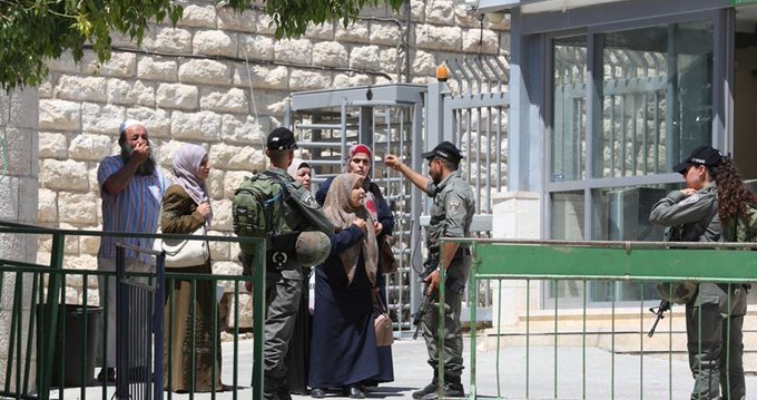 قوات الاحتلال تمنع المصلين