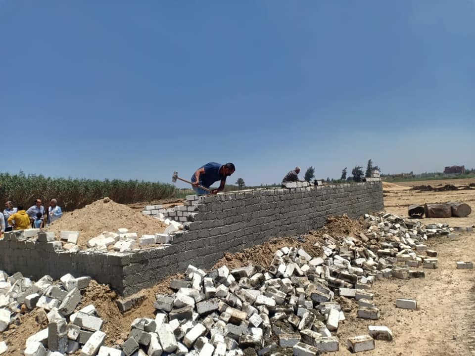 هدم سور مخالف