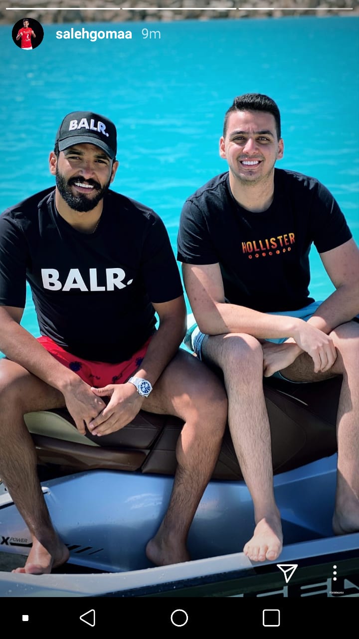 صالح مع احد أصدقائه