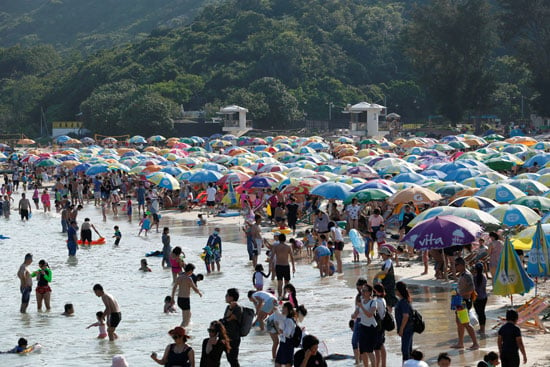 أحد شواطئ هونج كونج