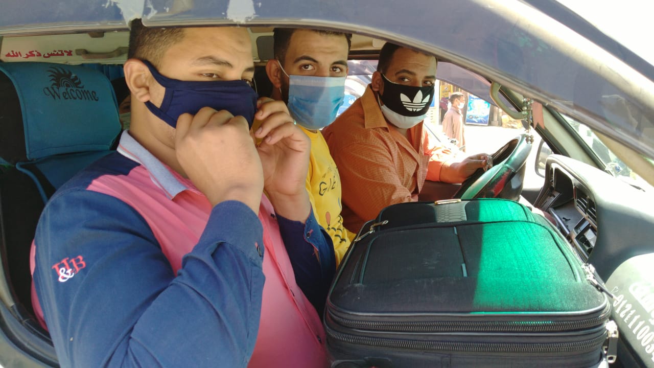 ارتداء الكمامت