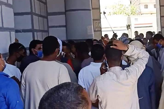 زحام على حجز تذاكر القطارات (5)