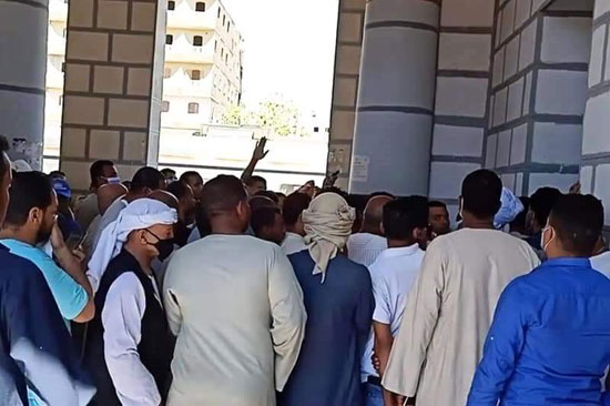 زحام على حجز تذاكر القطارات (4)