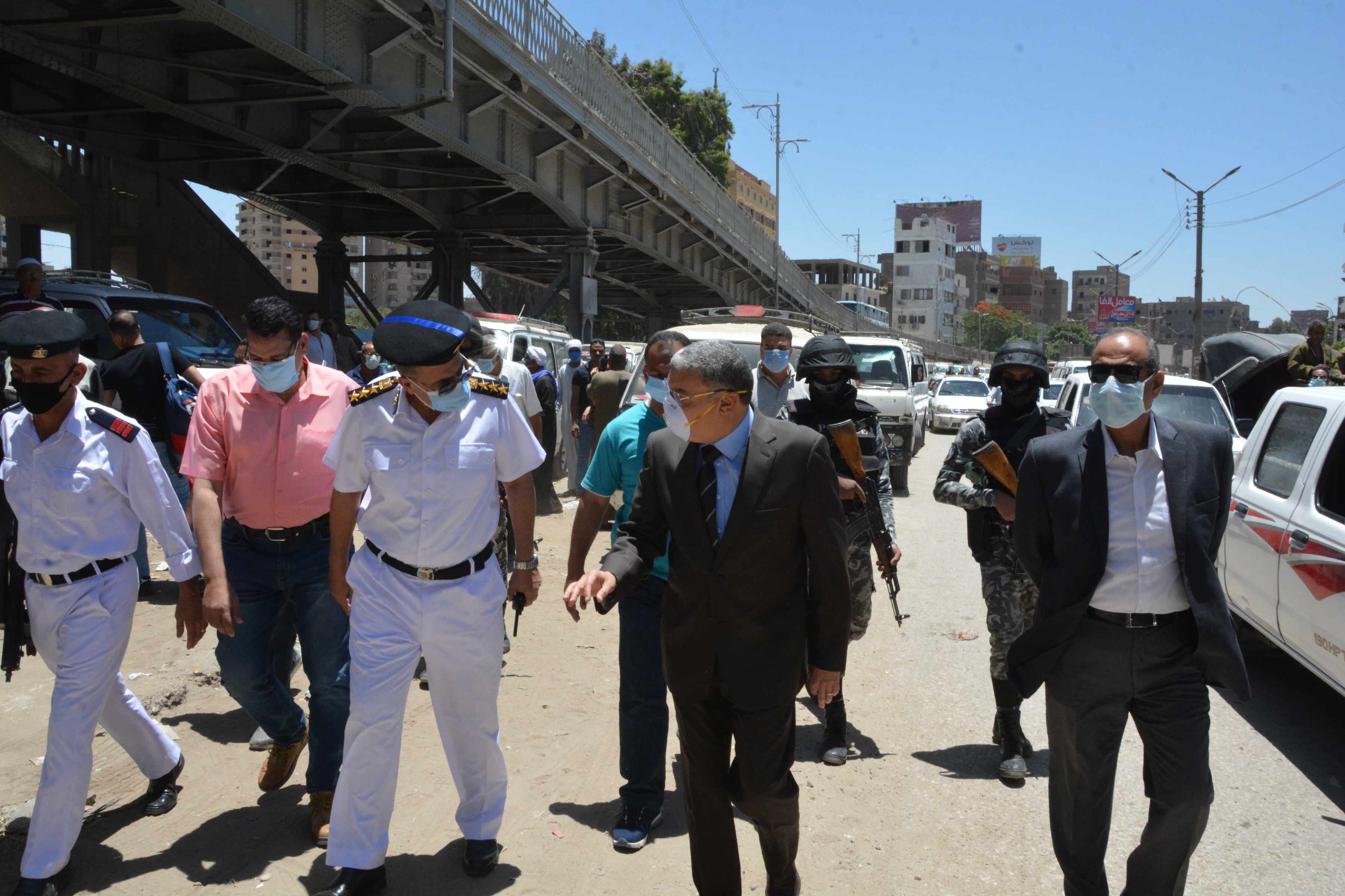 جولة محافظ المنيا على مواقف السيارات (4)