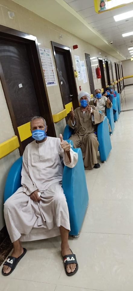 سعادة الأهالى بعد شفاؤهم وتعافيهم من كورونا سعادة الأهالى بعد شفاؤهم وتعافيهم من كورونا