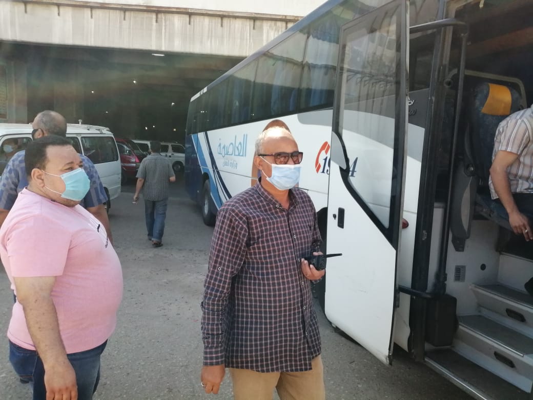 متابعة إرتداء الكمامات بموقف بنها