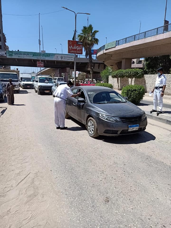 حملات على سيارات النقل لمتابعة التزام المواطنين بارتداء الكمامات  (3)