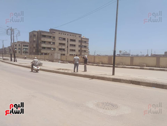 تطوير طريق نادى الشرطة بالمحلة ورفع تراكمات القمامة (4)