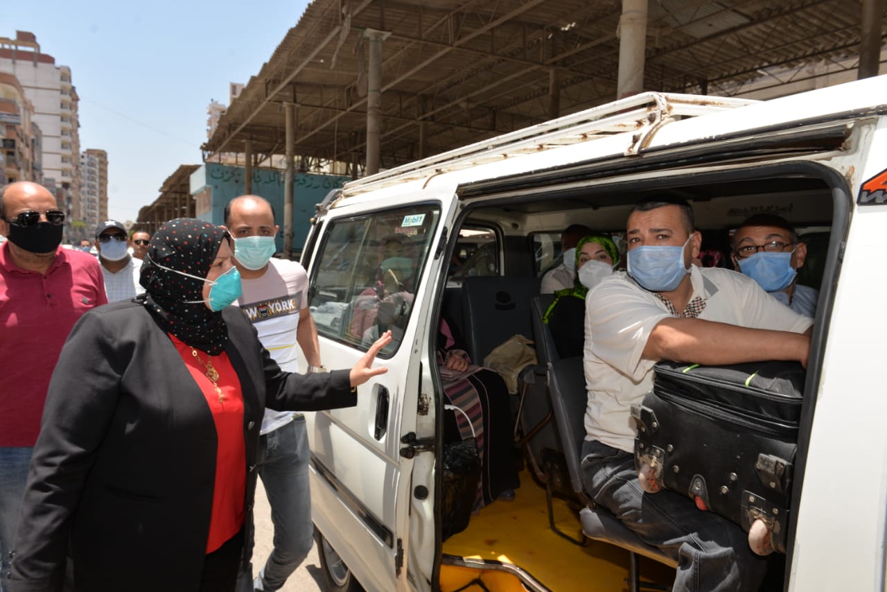 جولة سكرتير محافظ الدقهلية على مواقف السرفيس والسيارات (8)