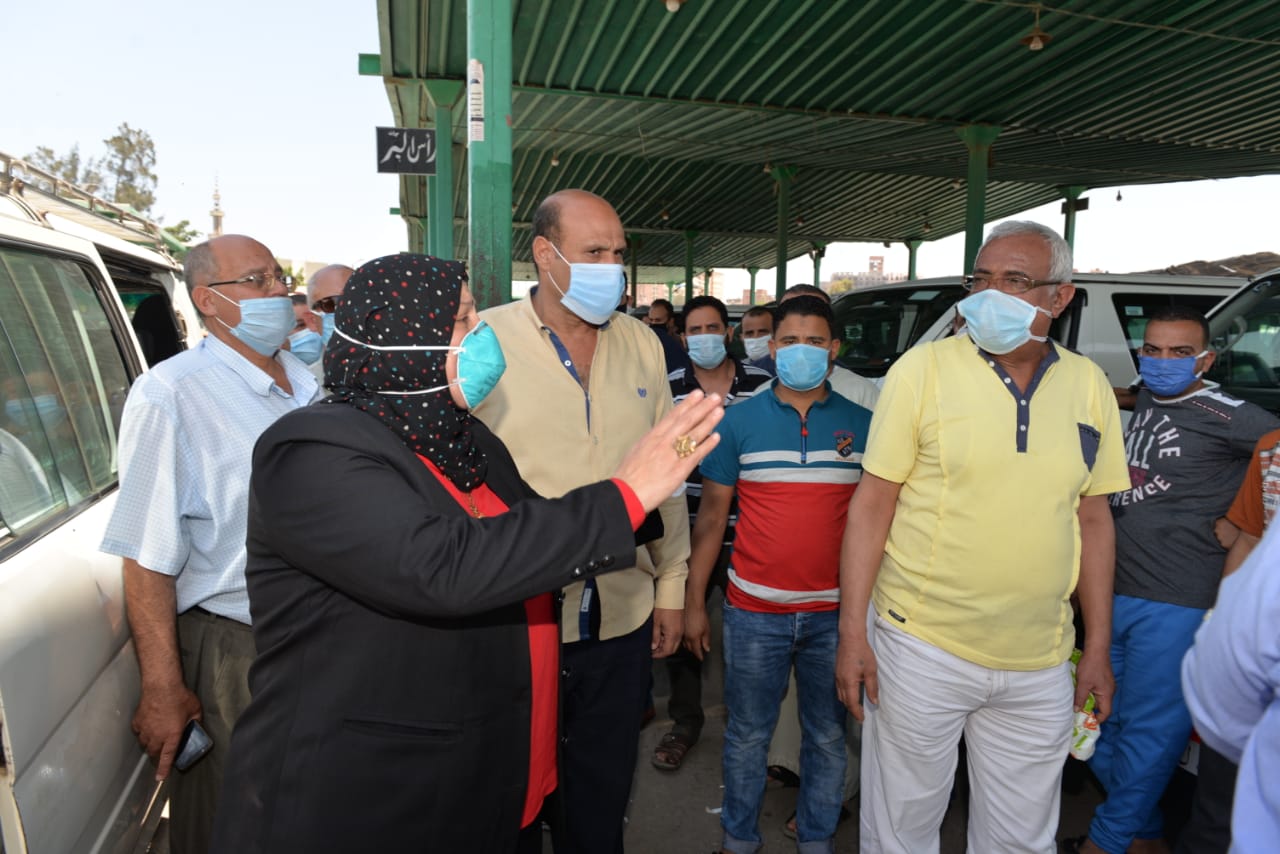 جولة سكرتير محافظ الدقهلية على مواقف السرفيس والسيارات (10)